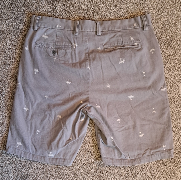 Old Navy Ultimate Slim Gray Shorts With White Palm Trees Men's Size 34 - Picture 7 of 7